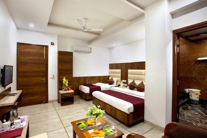 ג'אמו Hotel The Grand Inn מראה חיצוני תמונה
